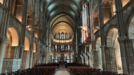 Basilique St Remi, Parking à Reims