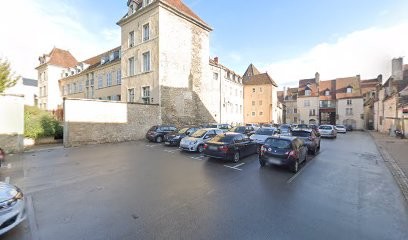 Jean de Vienne, Parking à Dole