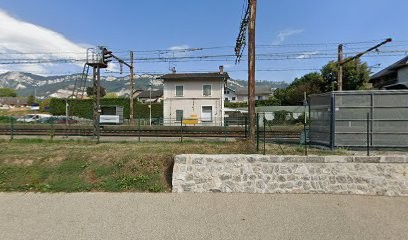 Gare de Viviers-du-Lac, Parking à Voglans