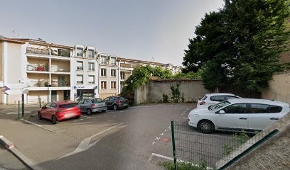 5 Rue Charles Luizet Parking, Parking à Saint-Genis-Laval