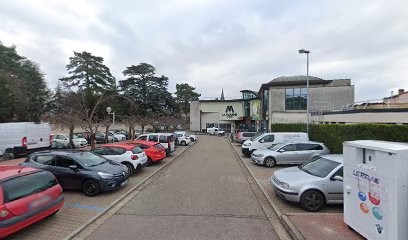 53 Av. Georges Clemenceau Parking, Parking à Saint-Genis-Laval