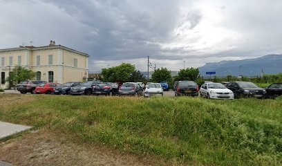 Gare De Tullins-Fures, Parking à Tullins