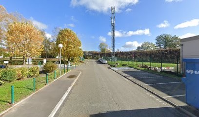 Parking gare de Villiers Neauphle Jouars P+R - EFFIA, Parking à Villiers-Saint-Frédéric