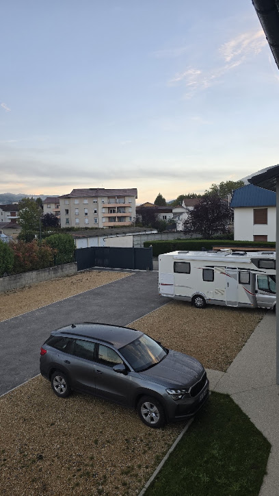 Aire De Camping-Car Park, Parking à Montréal-la-Cluse