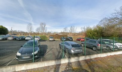 2 Rue des Glycines Parking, Parking à Thiers