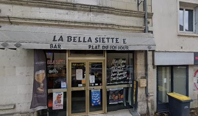 Personne, Parking à Saumur