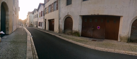 Box Et Parking À Louer Pas Cher ! Parking à Peyrehorade