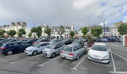 16 Avenue Pierre Gueguin Parking, Parking à Concarneau