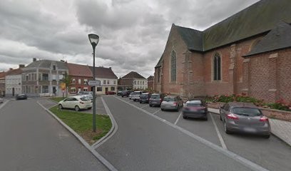 Parking De L'Église Catholique Saint-Pierre à Steenvoorde, Parking à Steenvoorde
