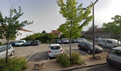 Parc De La Maison Des Champs, Parking à Saint-Genis-Laval