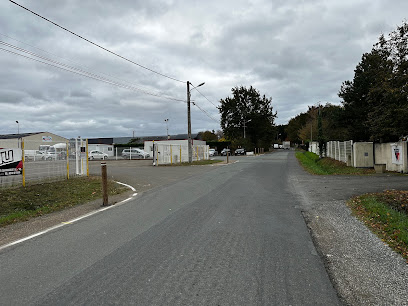 Travis Parking - Pineau Dépannage (Depot Parking), Parking à Verrières-en-Anjou