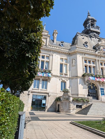 18 Place De L'Hôtel De Ville Parking, Parking à Vichy