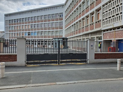 Aire De Camping-Car En Ville Lisieux, Parking à Lisieux