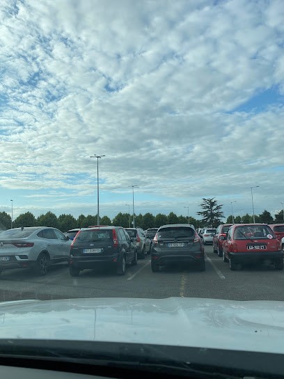 [P] Car Park P11a Exhibition Center Paris-Nord Villepinte, Parking à Villepinte