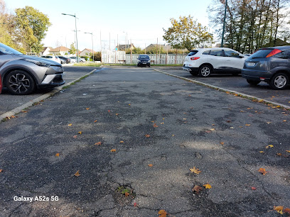 Parking Avenue Du Maréchal Juin Parking à Ozoir-la-Ferrière