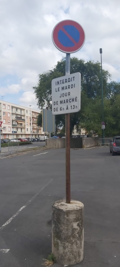 Place Jean Moulin, Parking à Reims