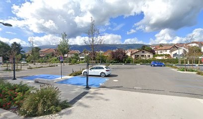 Rue Jean Belleville Parking, Parking à Saint-Genis-Pouilly