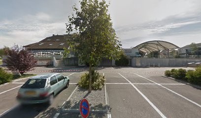 64 Rue du Commandant Blaison Parking, Parking à Saint-Genis-Pouilly